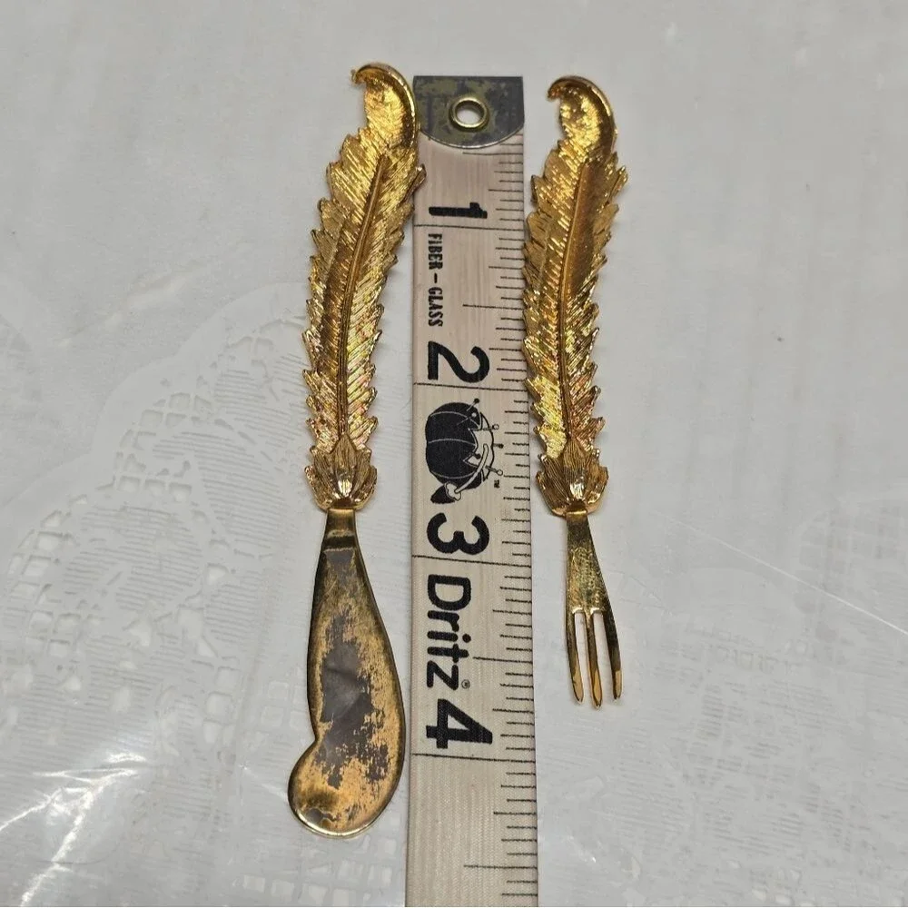 Janis Collection Hors d'oeuvre Gold Appetizer 5 Picks Forks & 1 Spread Knife